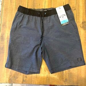 NWT Men’s (S) Billabong hybrid shorts